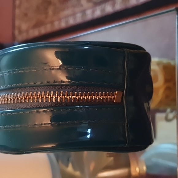 Tory Burch makeup pouch. - Picture 4 of 9